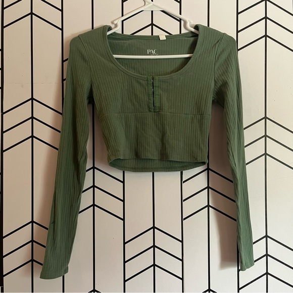 PacSun Tops - Cropped green Pacsun long sleeve